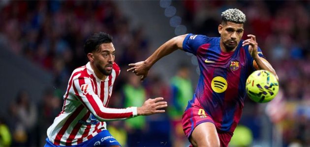 تطورات حاسمة: حقيقة مشاركة رونالد أراوخو في قمة برشلونة وأتلتيكو مدريد بدوري الأبطال